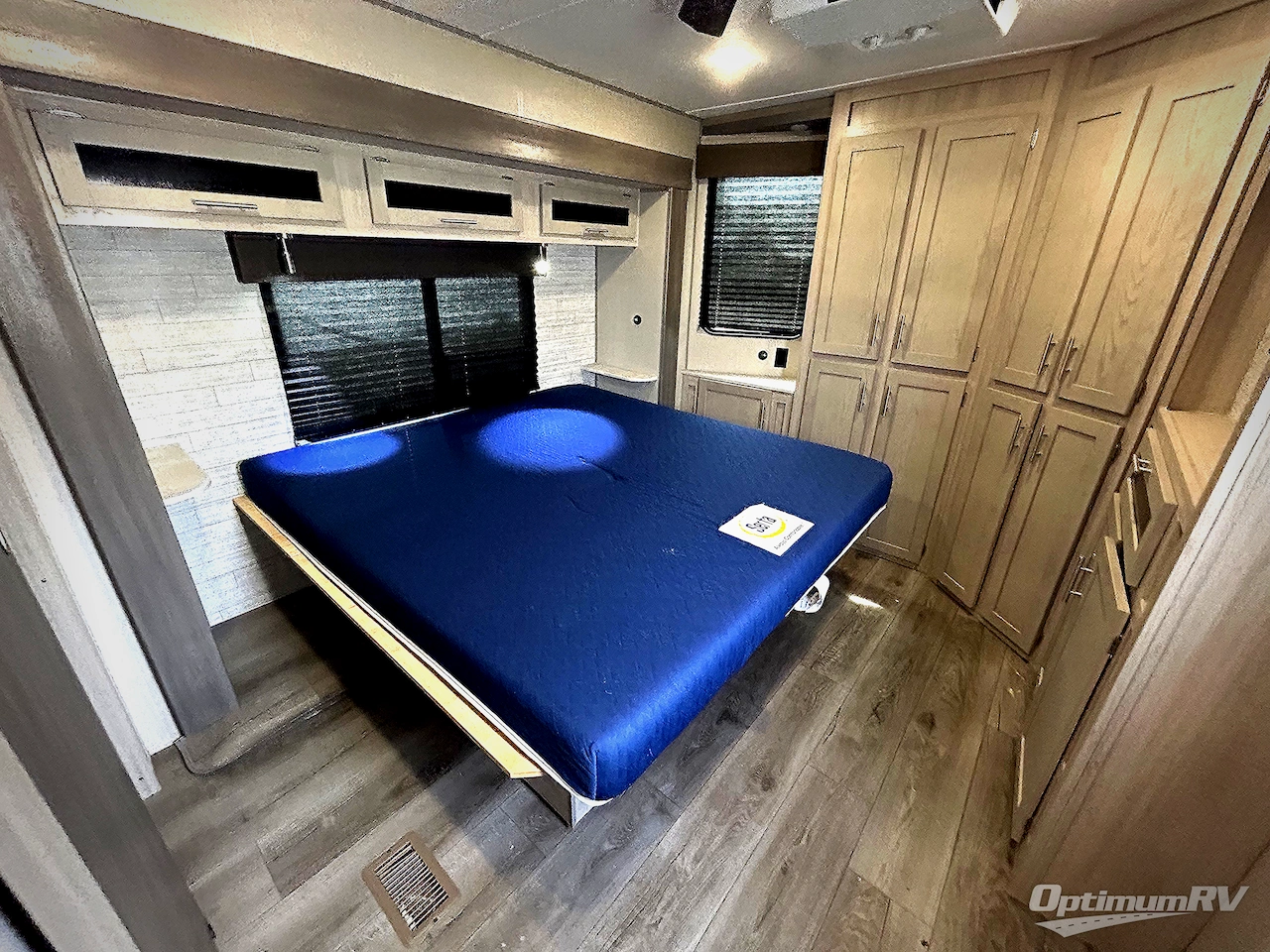 2023 Coachmen Catalina Destination Series 39RLTS Photo 7