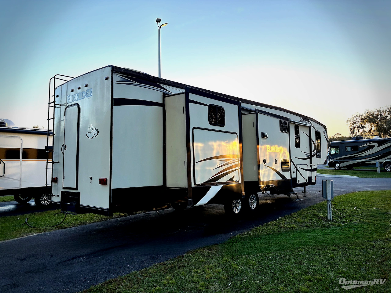 2015 Heartland ElkRidge 38RSRT Photo 2