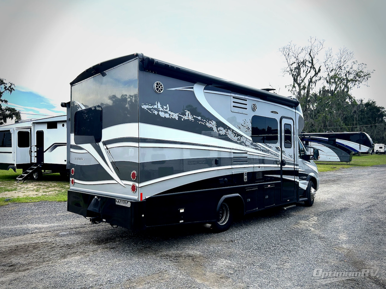 2019 Dynamax isata 3 24FW Photo 2