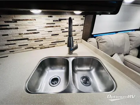 2017 Thor Palazzo 35.1 RV Photo 3