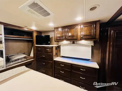 2017 Thor Palazzo 35.1 RV Photo 4