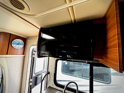 2017 Itasca Navion 24G RV Photo 3