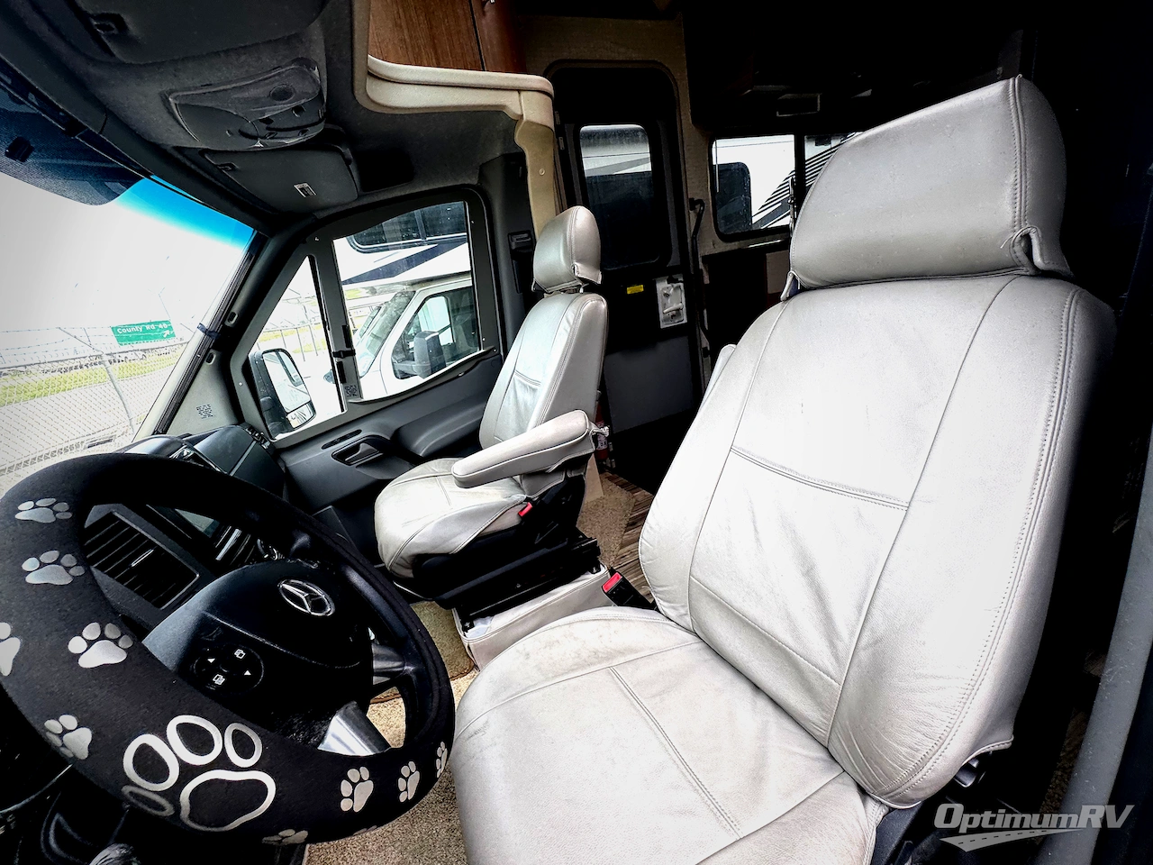 2017 Itasca Navion 24G Photo 4
