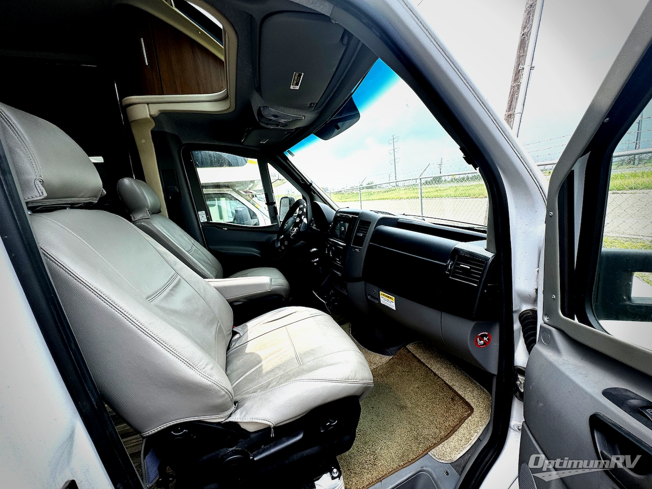 2017 Itasca Navion 24G Photo 5
