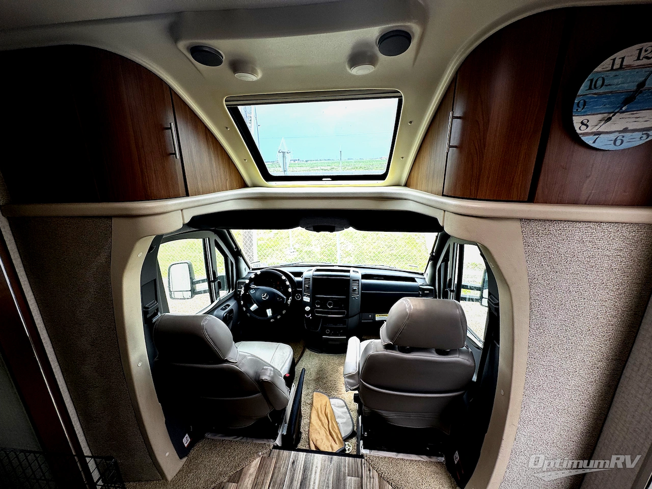 2017 Itasca Navion 24G Photo 7