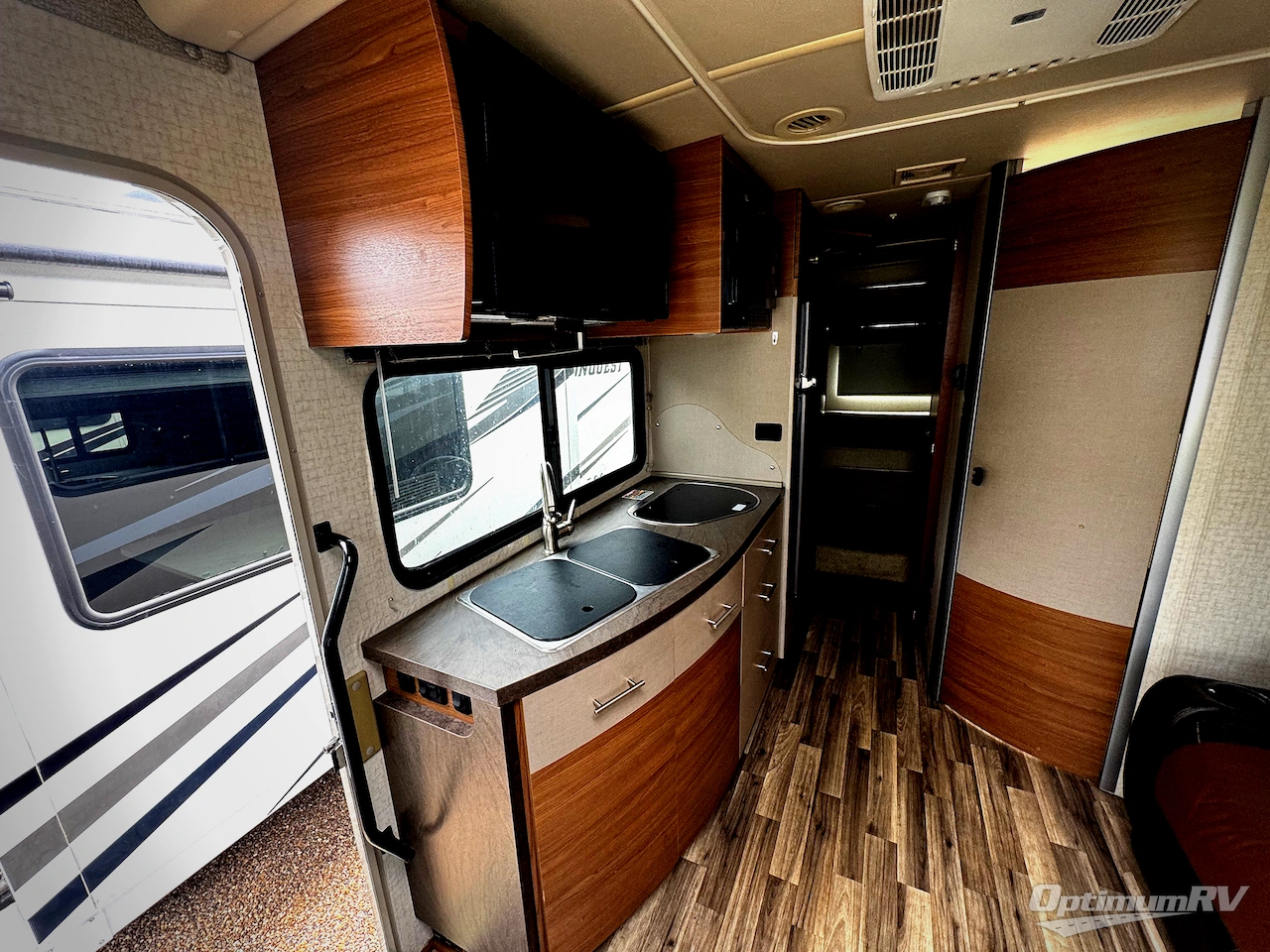 2017 Itasca Navion 24G Photo 9