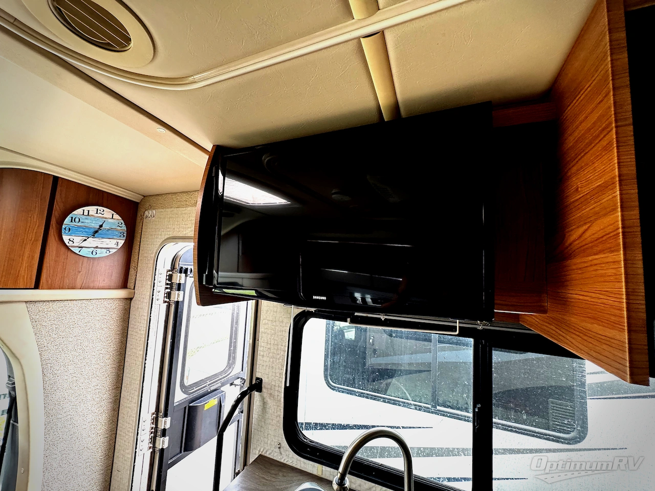 2017 Itasca Navion 24G Photo 12
