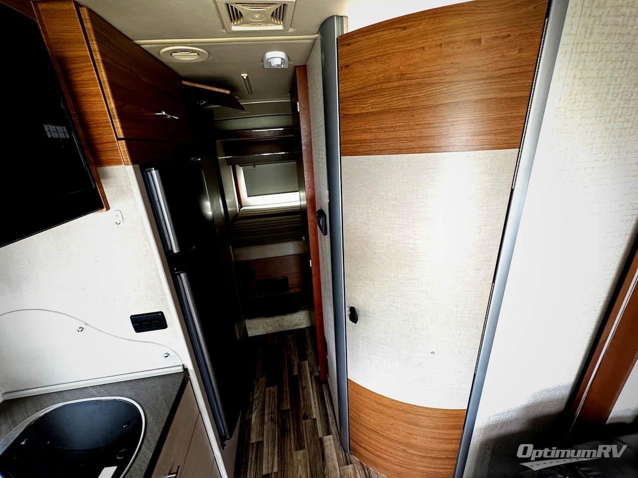 2017 Itasca Navion 24G Photo 14