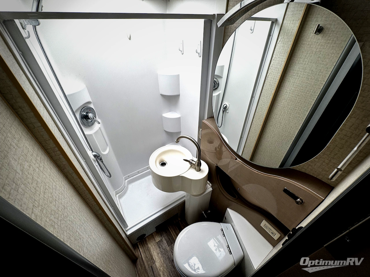 2017 Itasca Navion 24G Photo 15