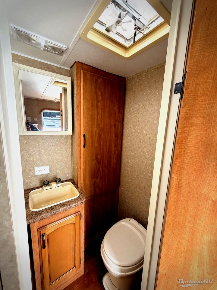 2011 Gulf Stream Ameri-Lite 23BW Photo 10