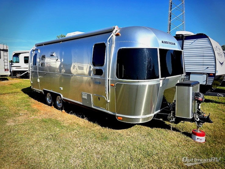 2017 Airstream Flying Cloud 25FB RV Photo 1