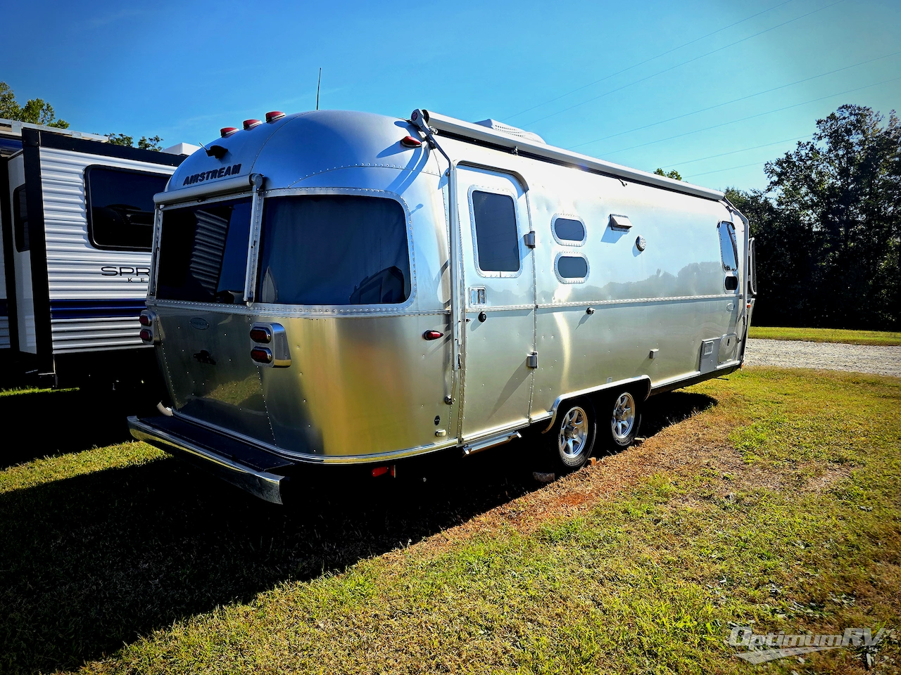 2017 Airstream Flying Cloud 25FB Photo 2