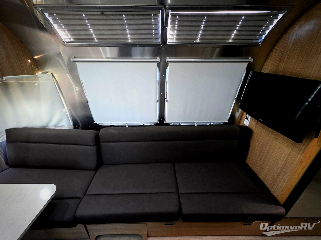 2017 Airstream Flying Cloud 25FB Photo 7