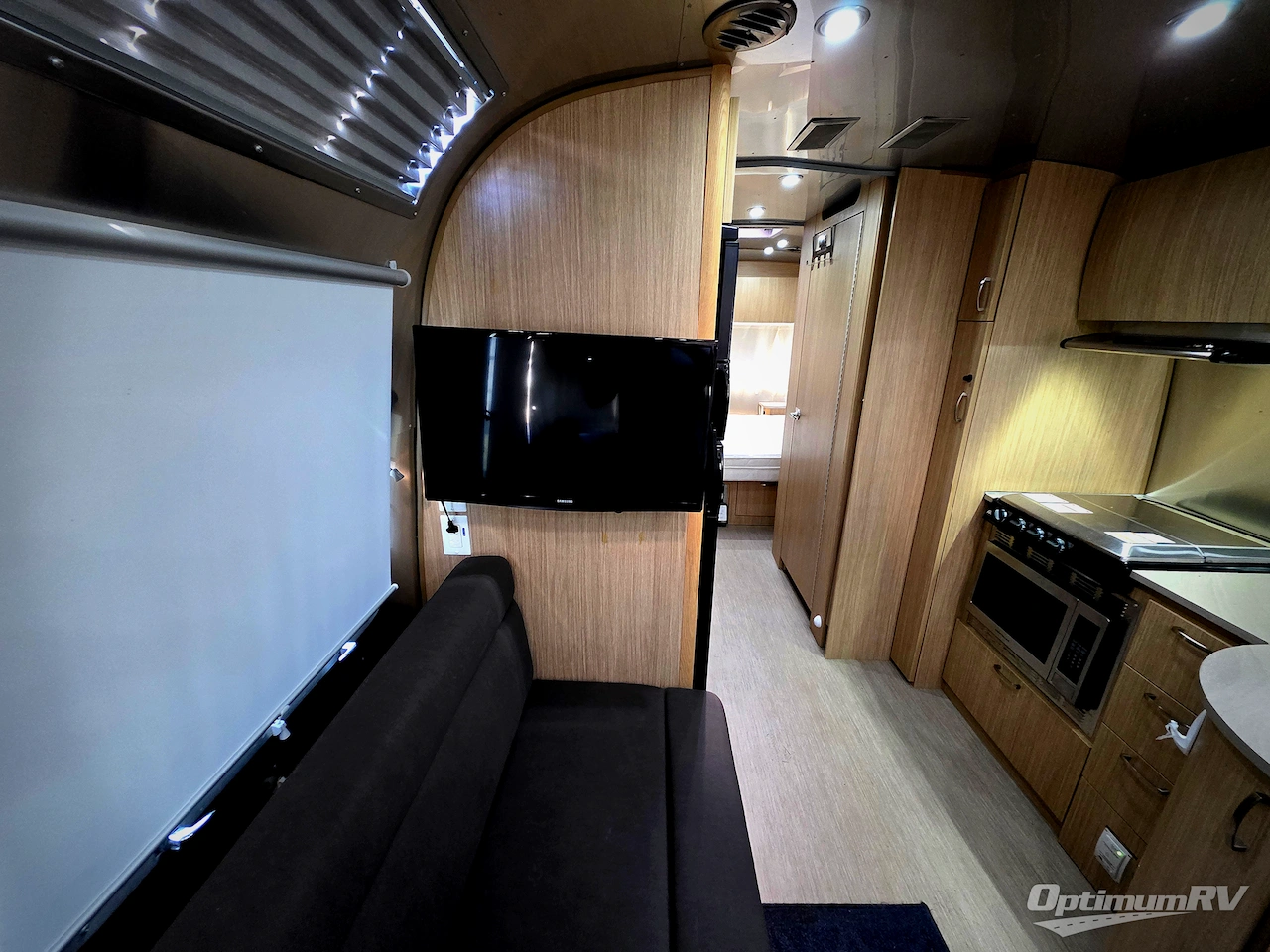 2017 Airstream Flying Cloud 25FB Photo 8