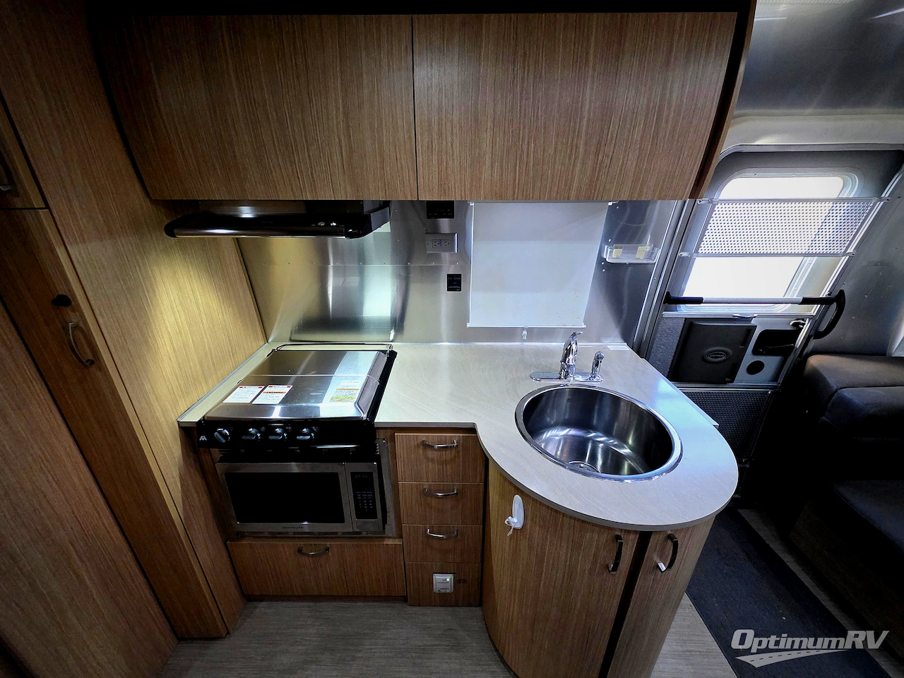 2017 Airstream Flying Cloud 25FB Photo 9