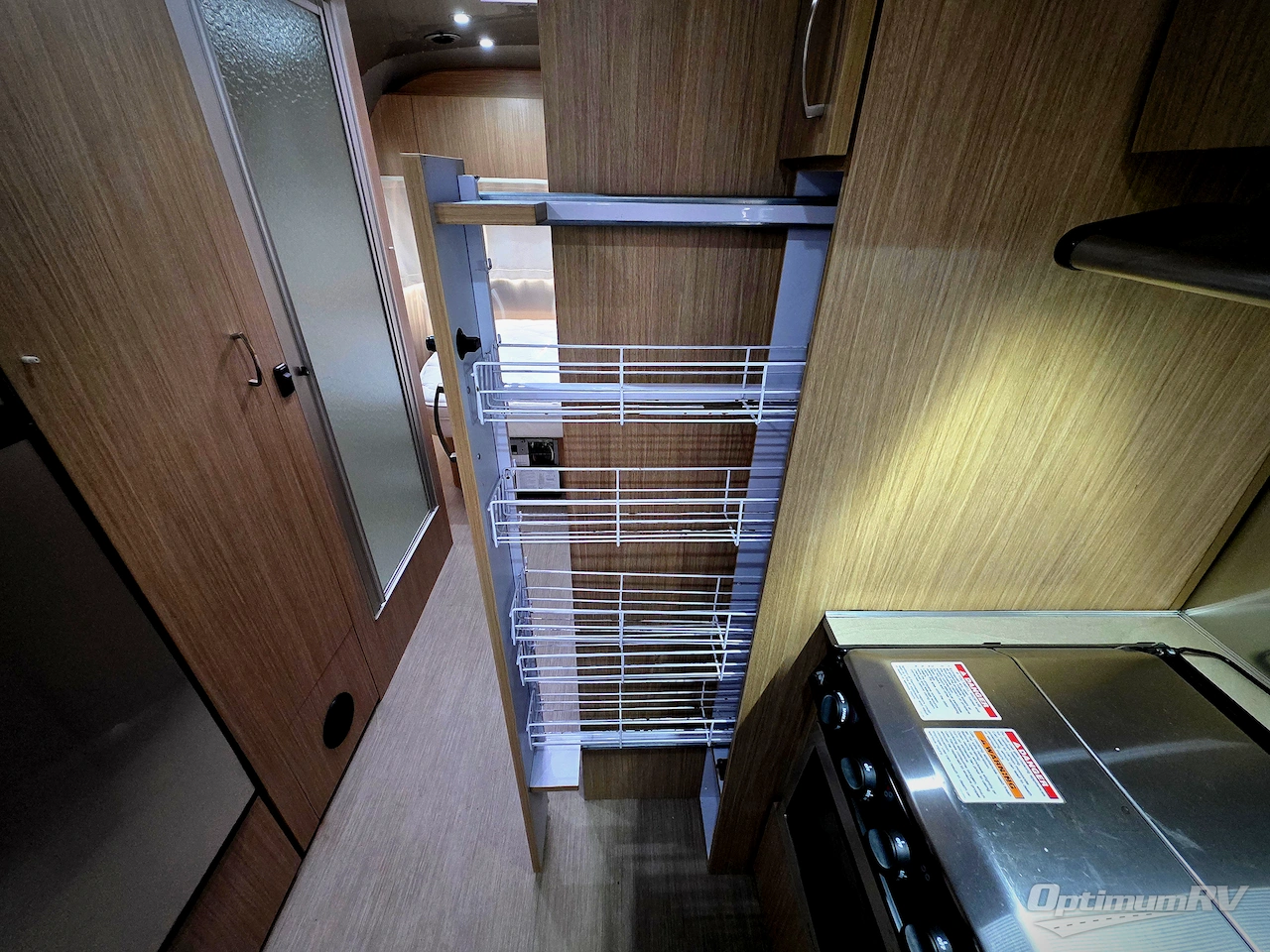 2017 Airstream Flying Cloud 25FB Photo 10
