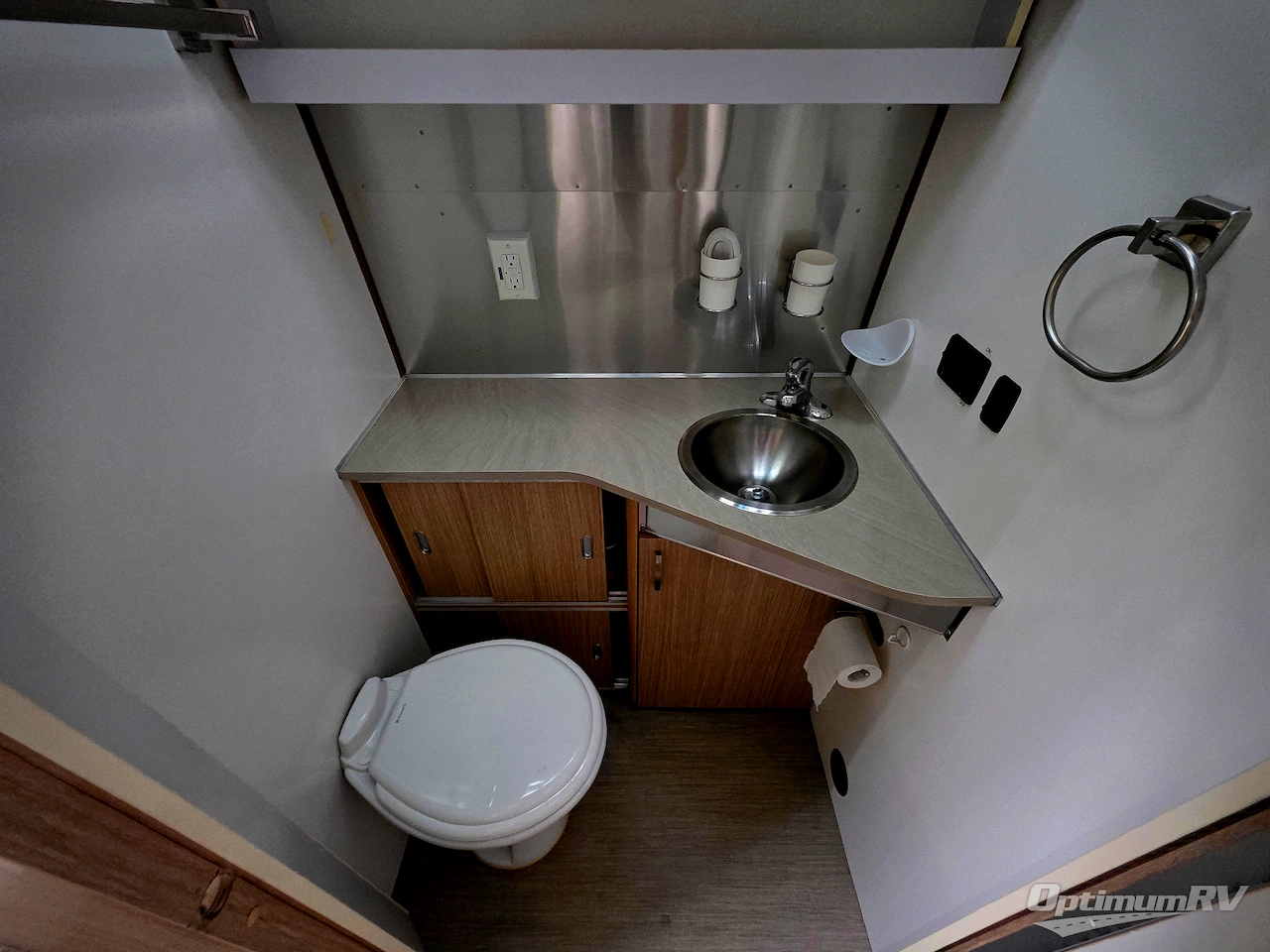 2017 Airstream Flying Cloud 25FB Photo 13