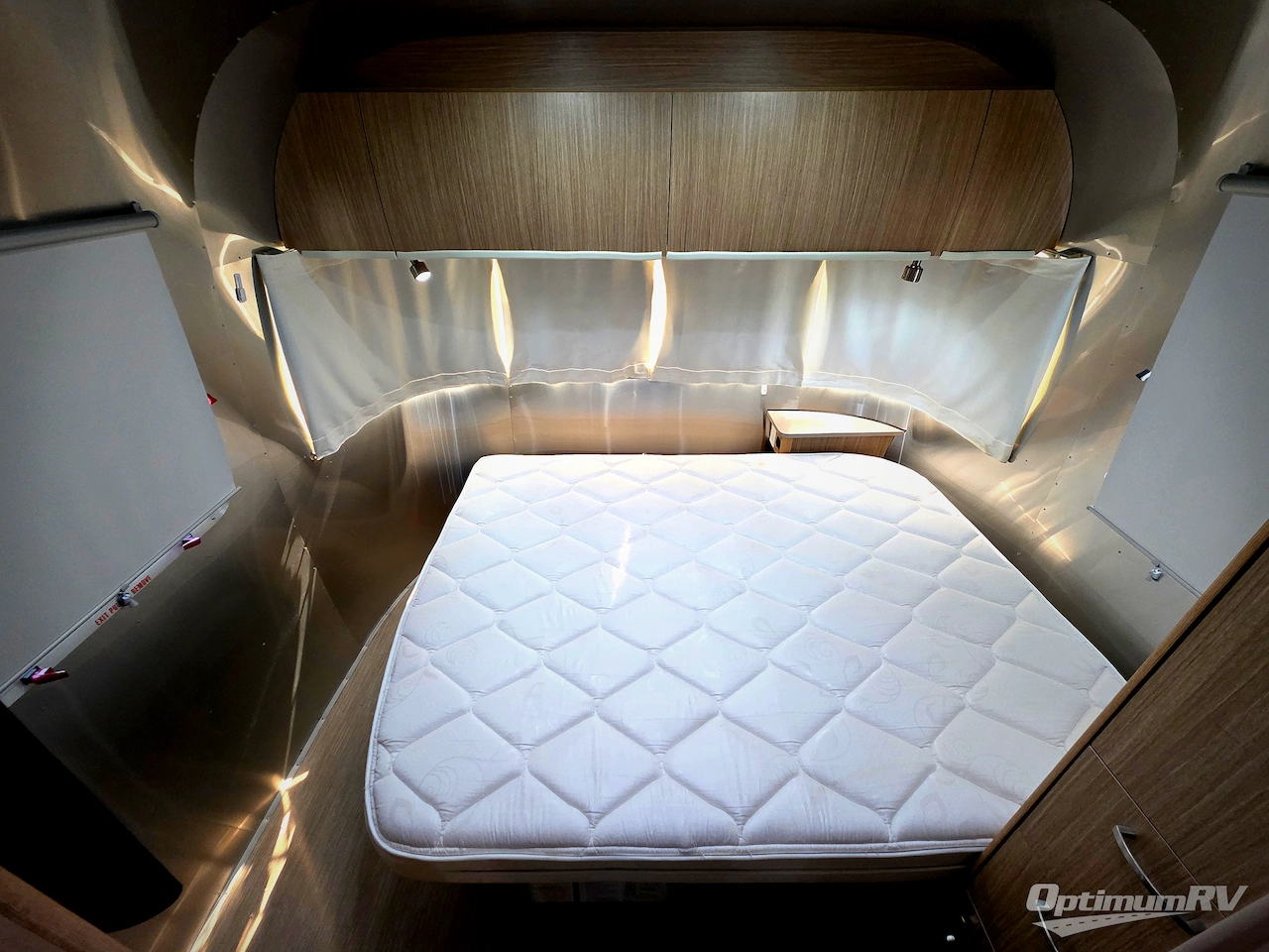 2017 Airstream Flying Cloud 25FB Photo 14