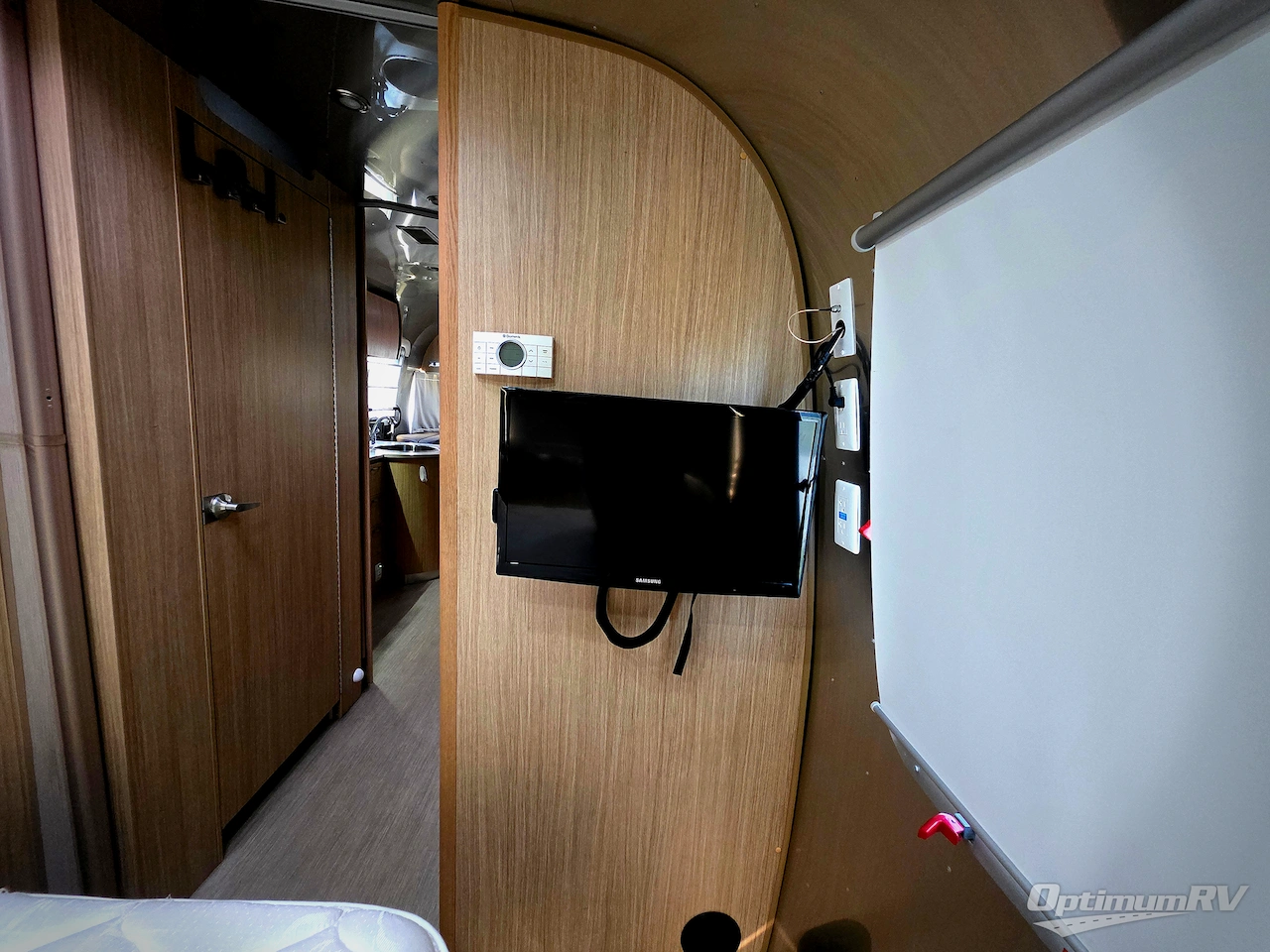 2017 Airstream Flying Cloud 25FB Photo 16
