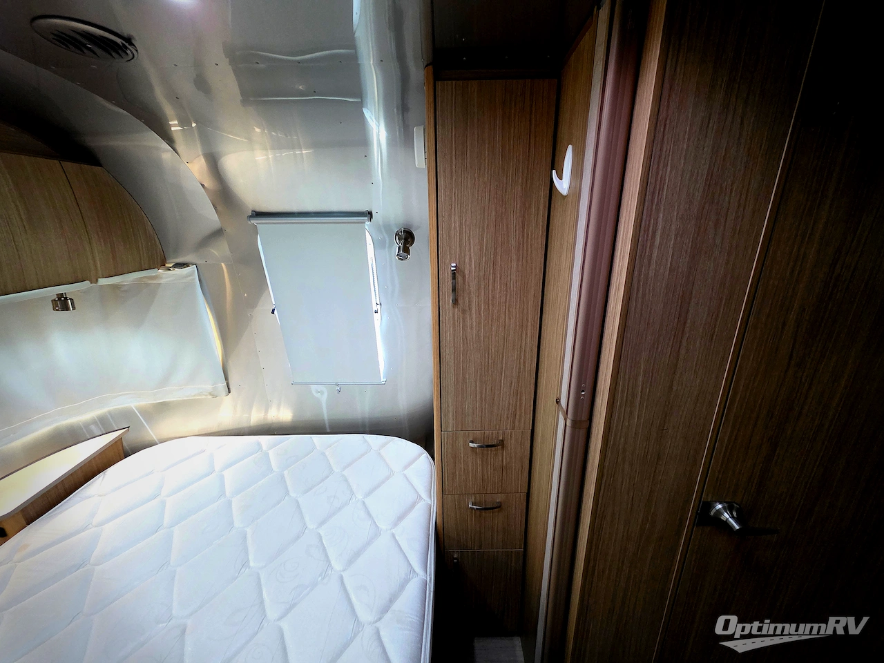 2017 Airstream Flying Cloud 25FB Photo 17