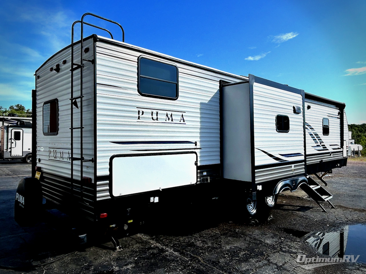 2022 Palomino Puma 32BHFS Photo 2