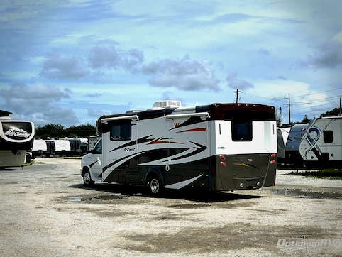 2011 Winnebago Aspect 28T RV Photo 3