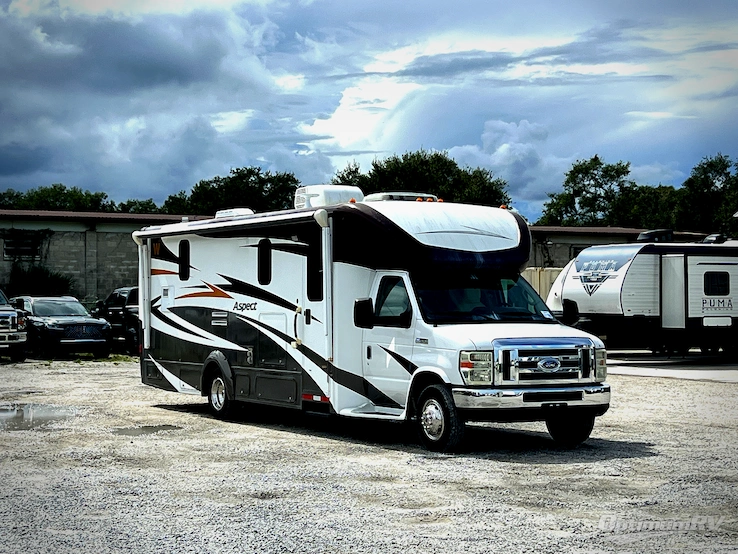 2011 Winnebago Aspect 28T RV Photo 1