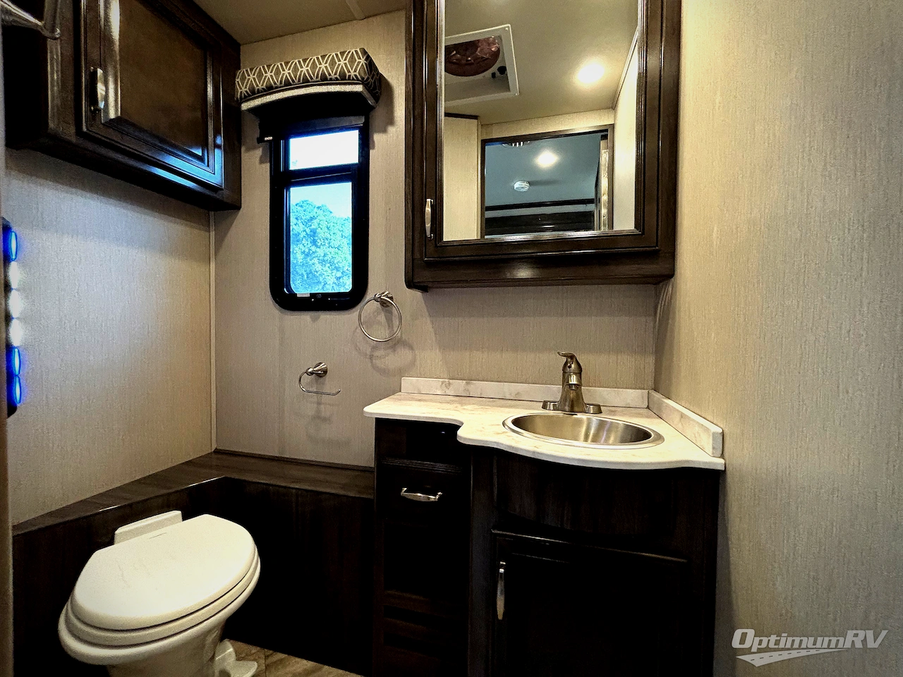 2021 Holiday Rambler Vacationer 35K Photo 12
