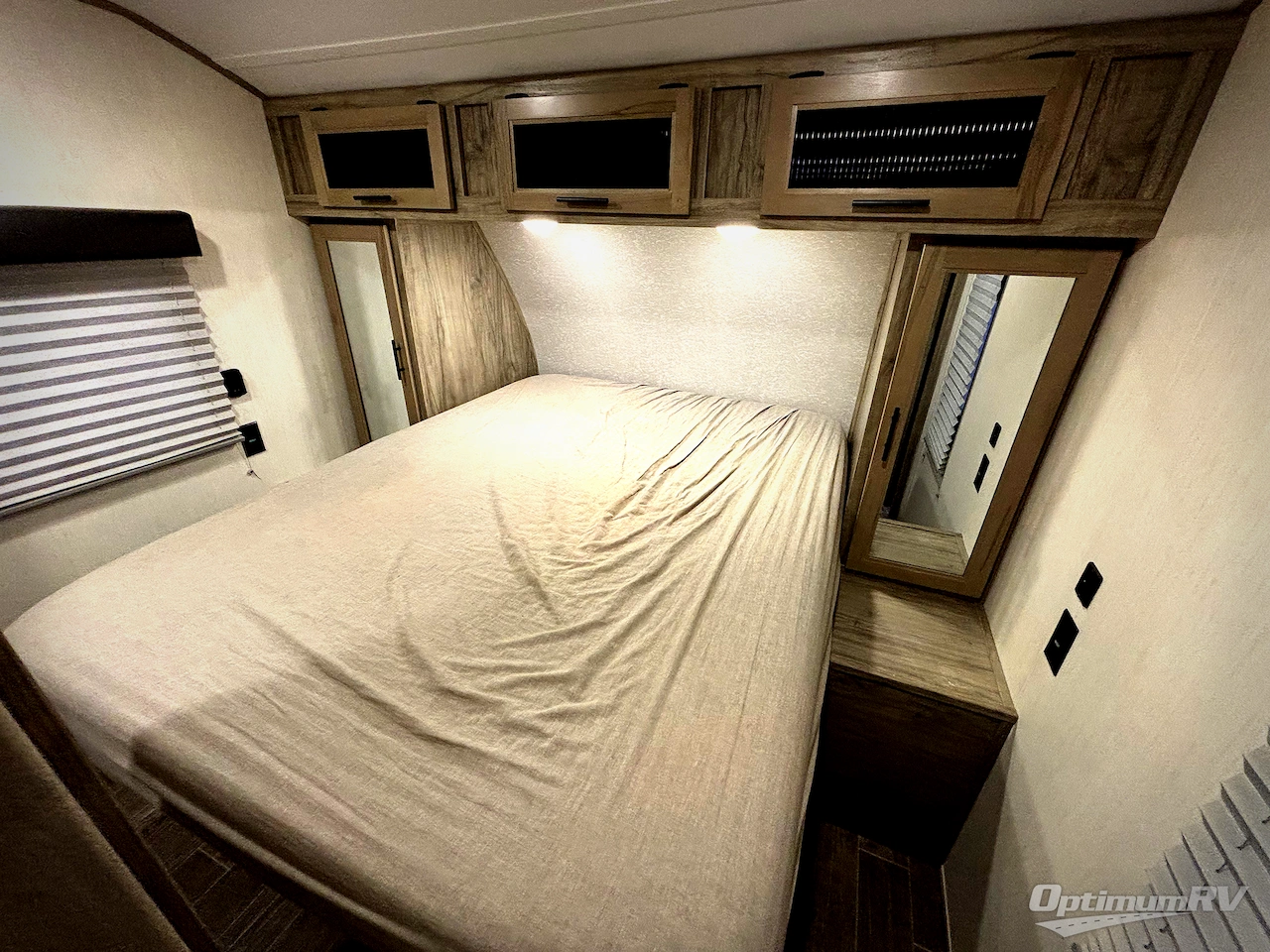 2022 Forest River Cherokee Alpha Wolf 26RL-L Photo 8