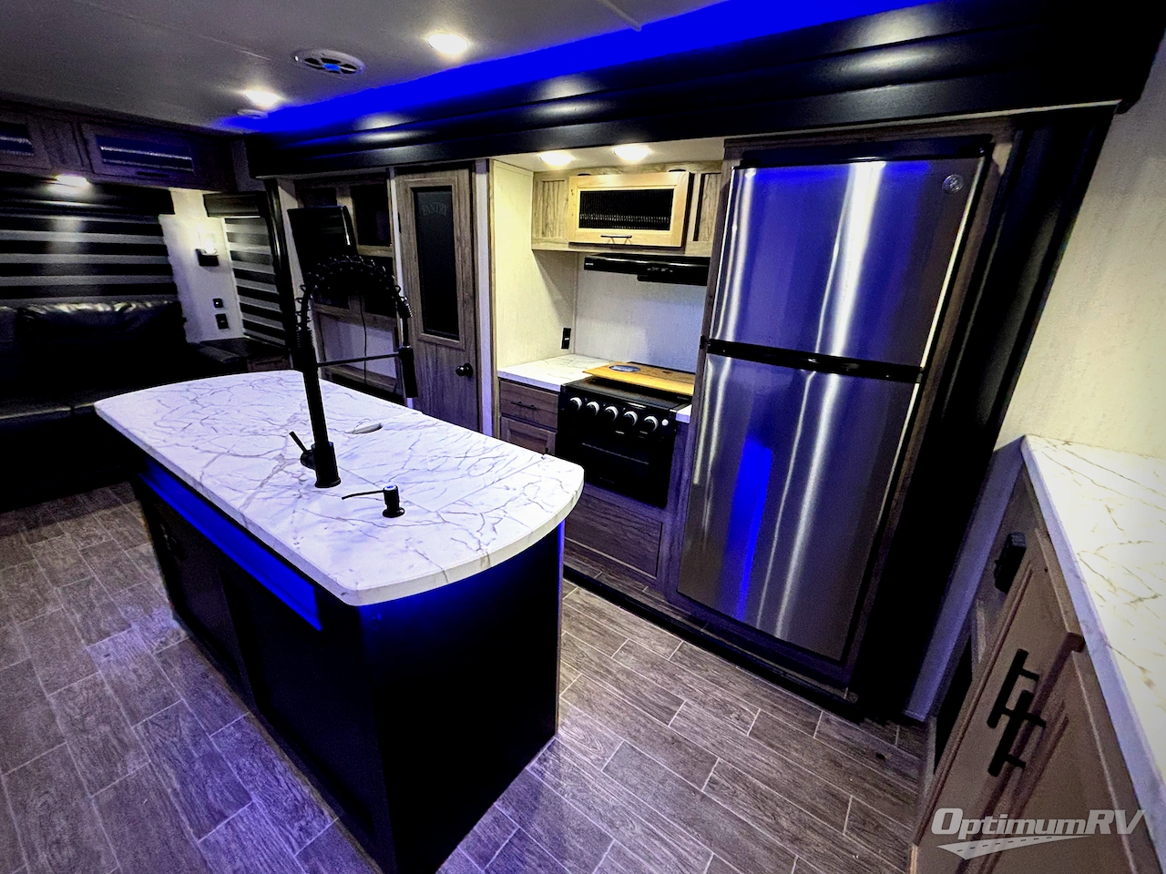 2022 Forest River Cherokee Alpha Wolf 26RL-L Photo 11