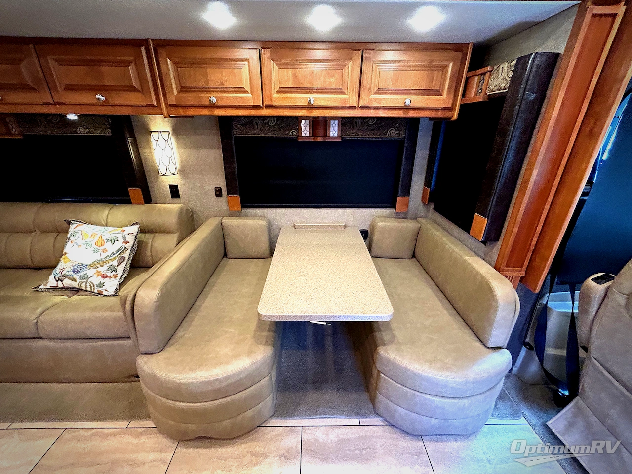 2017 Tiffin Allegro 32 SA Photo 12