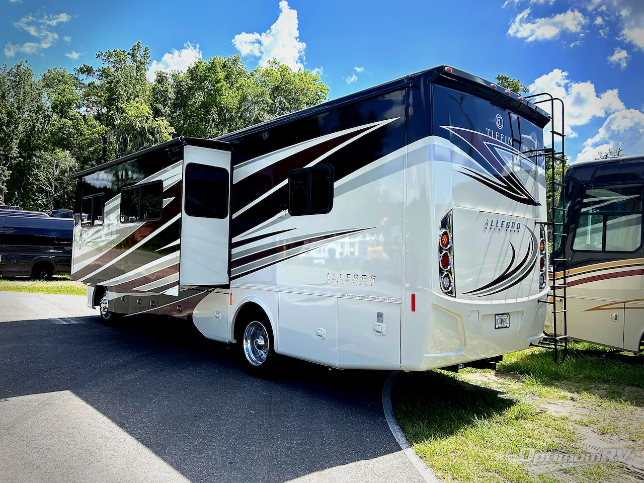 2017 Tiffin Allegro 32 SA Photo 3