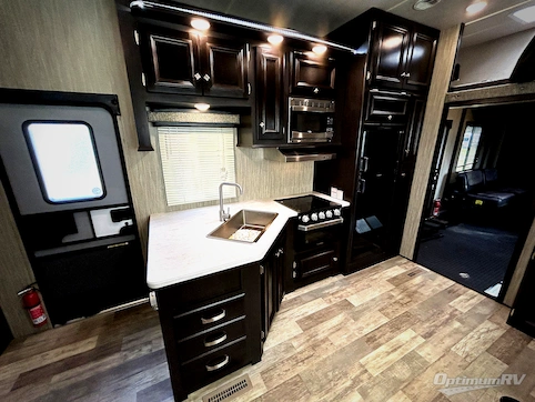 2019 Heartland Fuel 335 RV Photo 4