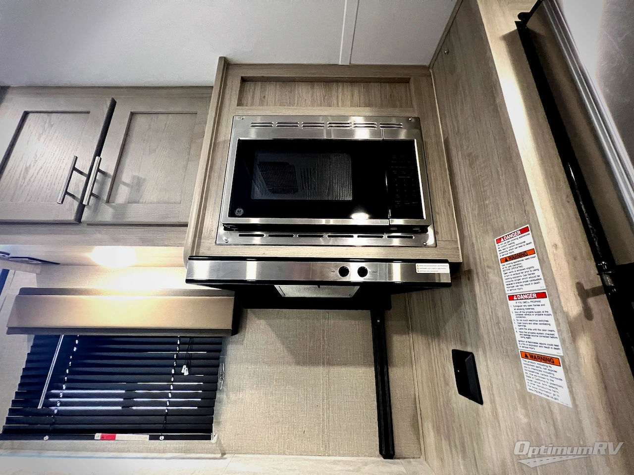 2023 Forest River Aurora Sky Series 340BHTS Photo 13