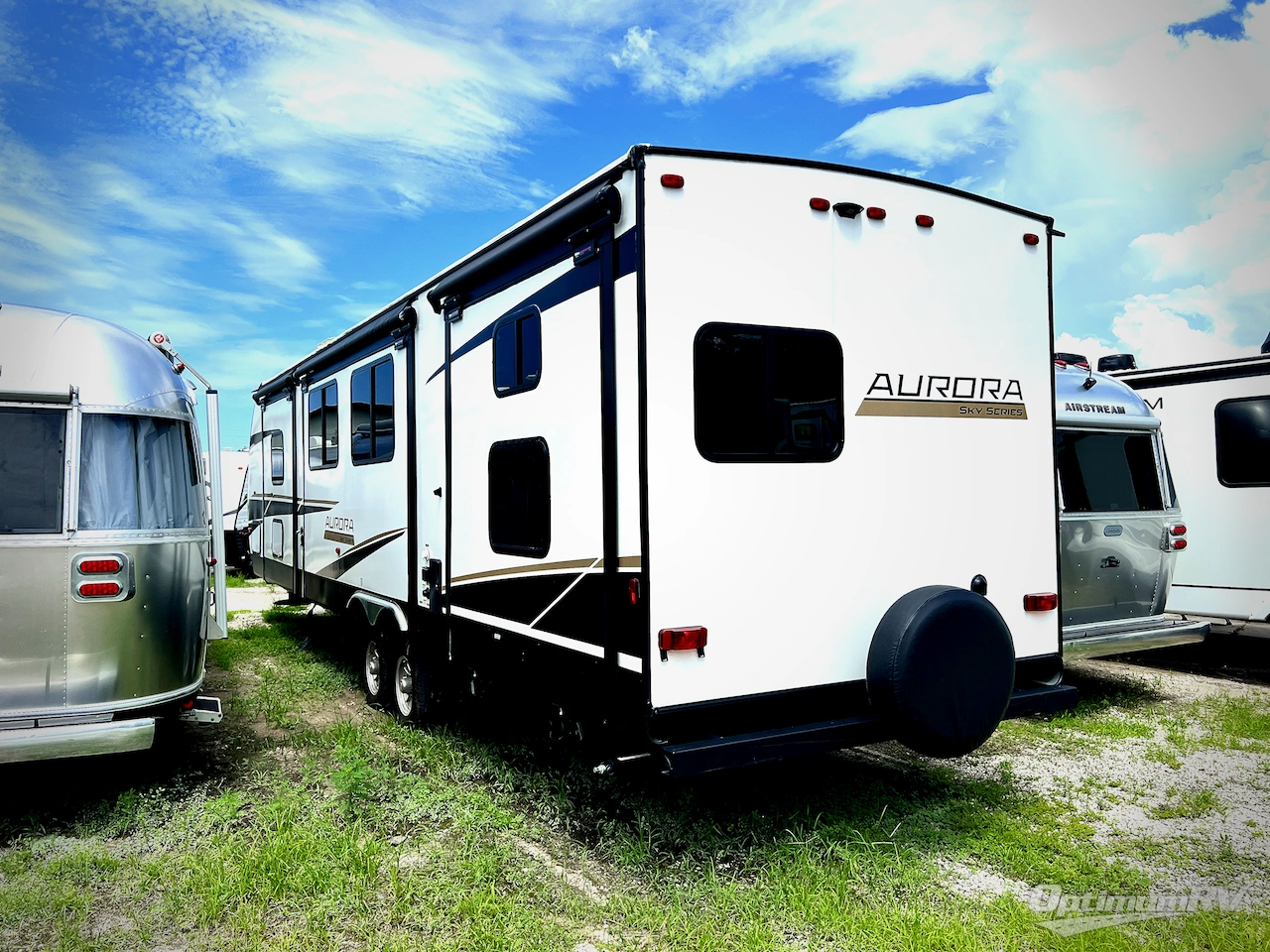 2023 Forest River Aurora Sky Series 340BHTS Photo 3