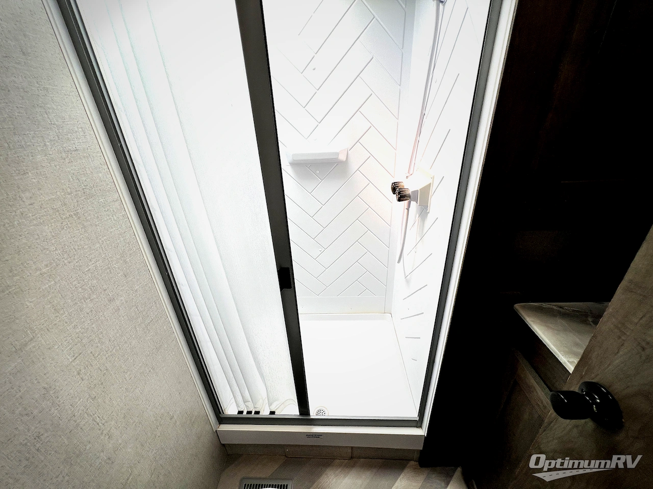 2021 Forest River Wildwood 27RE Photo 17