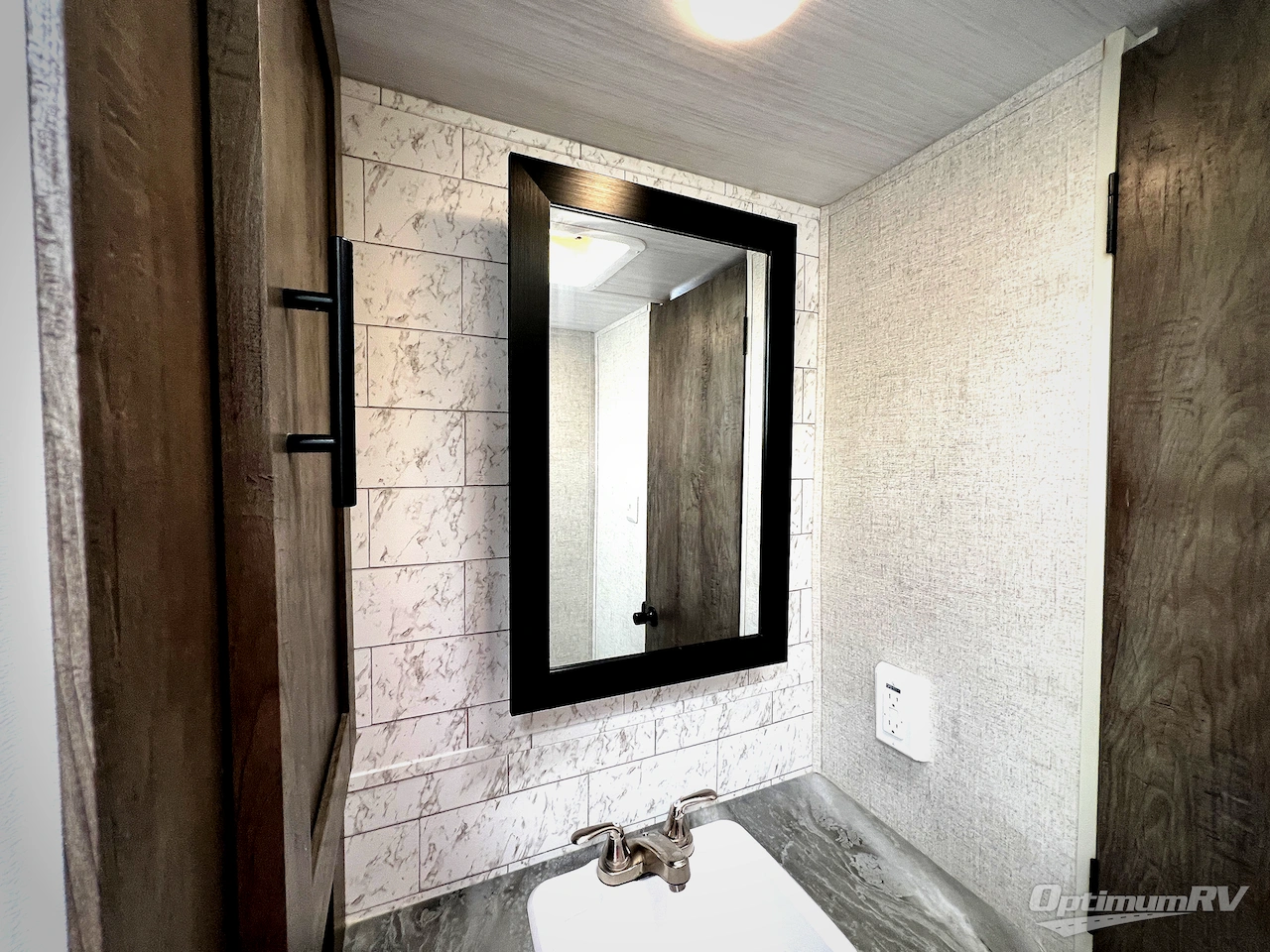 2021 Forest River Wildwood 27RE Photo 18