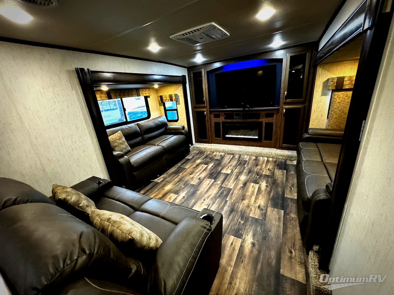 2020 Forest River Sandpiper 377FLIK Photo 8