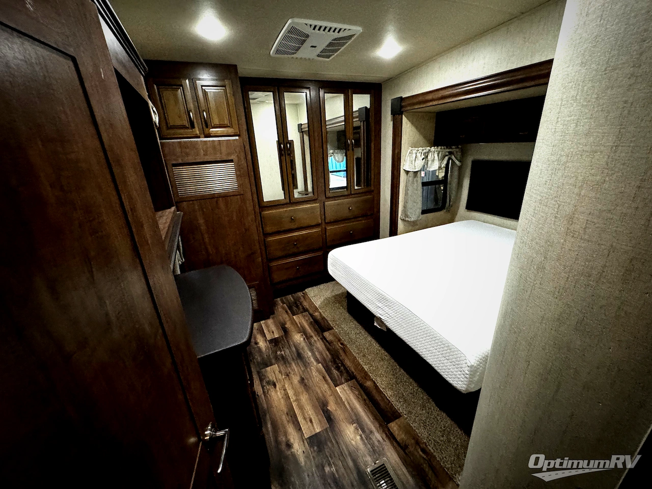 2020 Forest River Sandpiper 377FLIK Photo 18