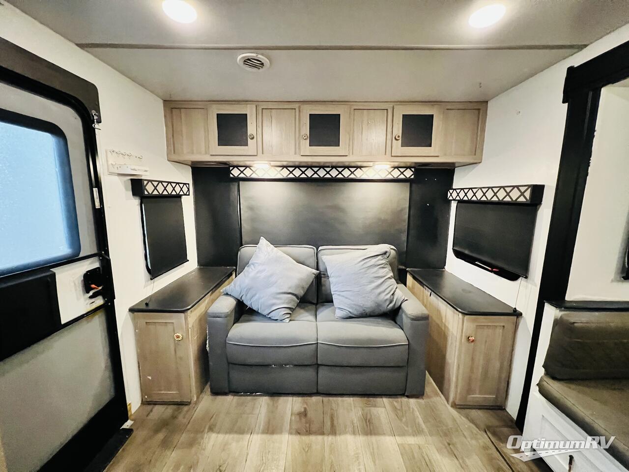 2020 Coachmen Freedom Express Ultra Lite 279RLDS Photo 3