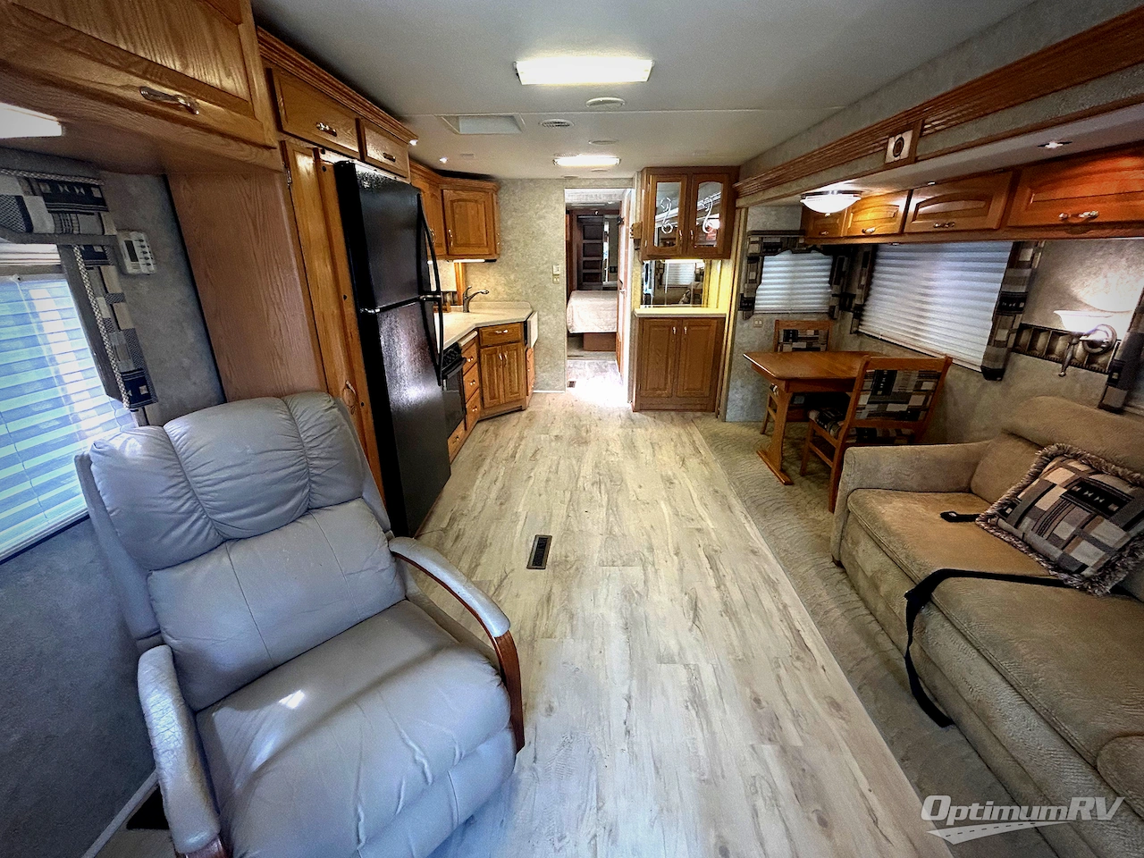 2005 Newmar Kountry Star 3907 Photo 2