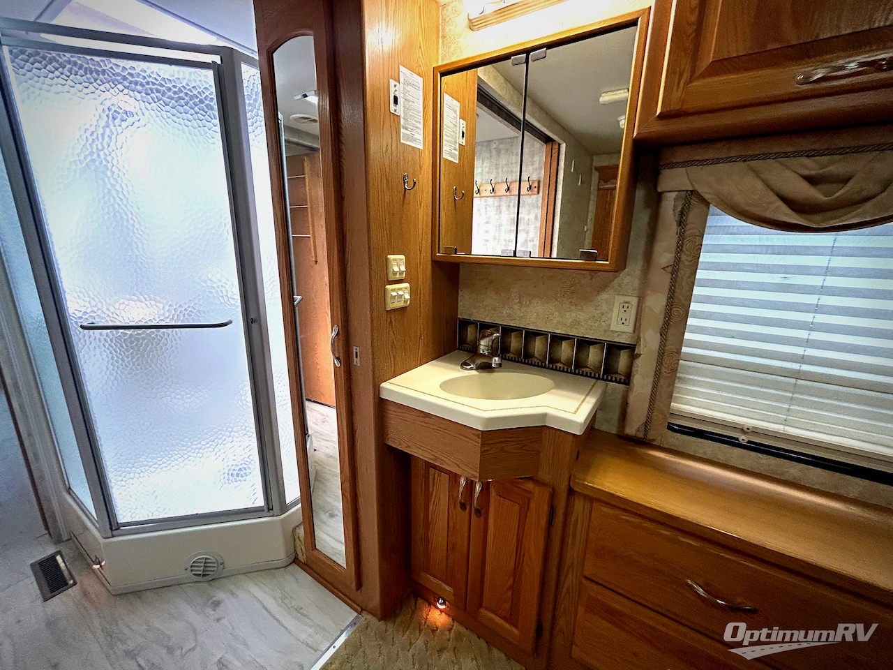 2005 Newmar Kountry Star 3907 Photo 20