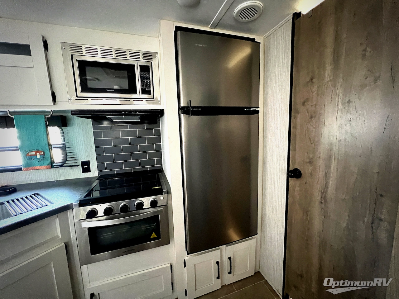 2021 Palomino Puma XLE Lite 24FBSC Photo 13