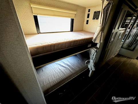 2023 Thor Venetian B42 RV Photo 3