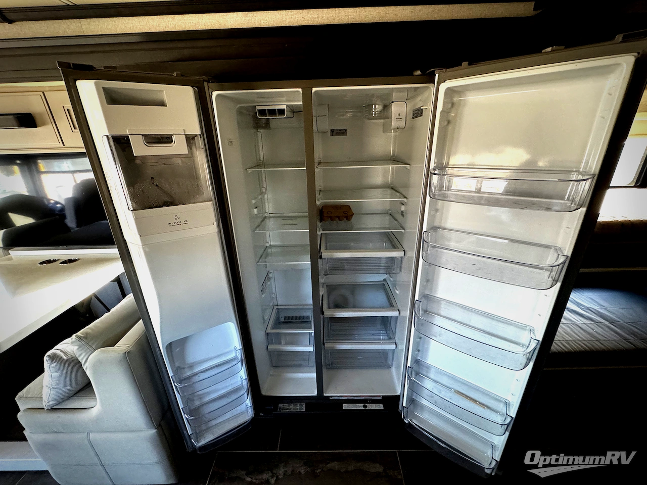 2023 Thor Venetian B42 Photo 13