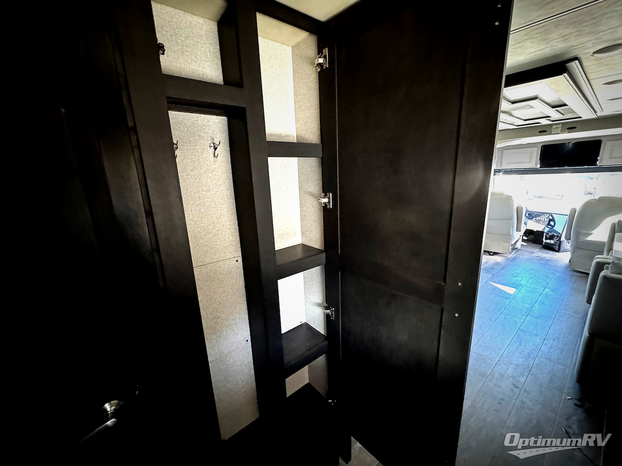 2023 Thor Venetian B42 Photo 16