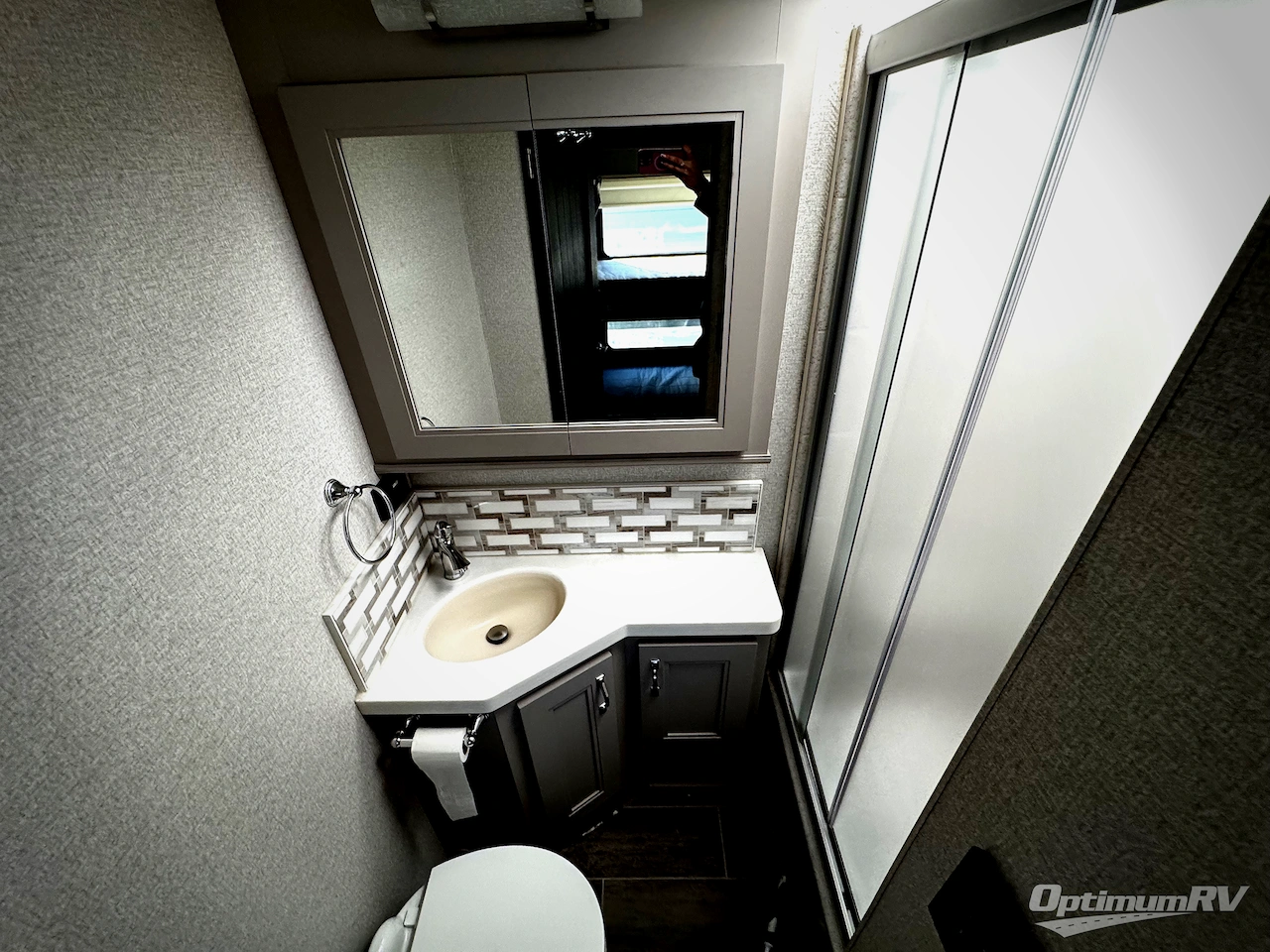 2023 Thor Venetian B42 Photo 17