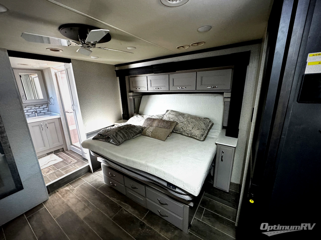2023 Thor Venetian B42 Photo 18