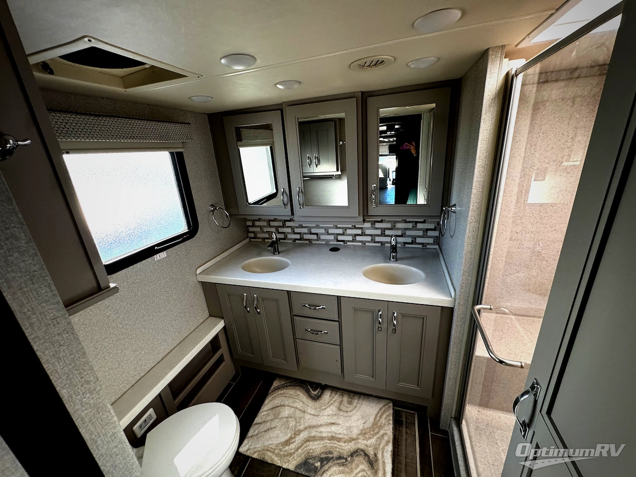 2023 Thor Venetian B42 Photo 22