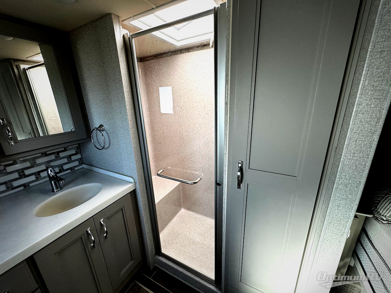 2023 Thor Venetian B42 Photo 23